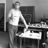 Louis Van Lint in zijn atelier, circa 1980. Fotografie door F. Van Den Bremt